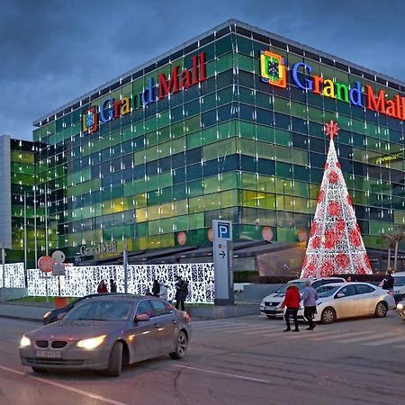Modern Bright Apartment Close To City Center And Grand Mall Варна Екстериор снимка