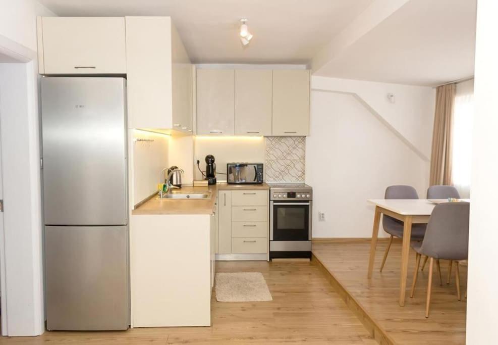 Modern Bright Apartment Close To City Center And Grand Mall Варна Екстериор снимка
