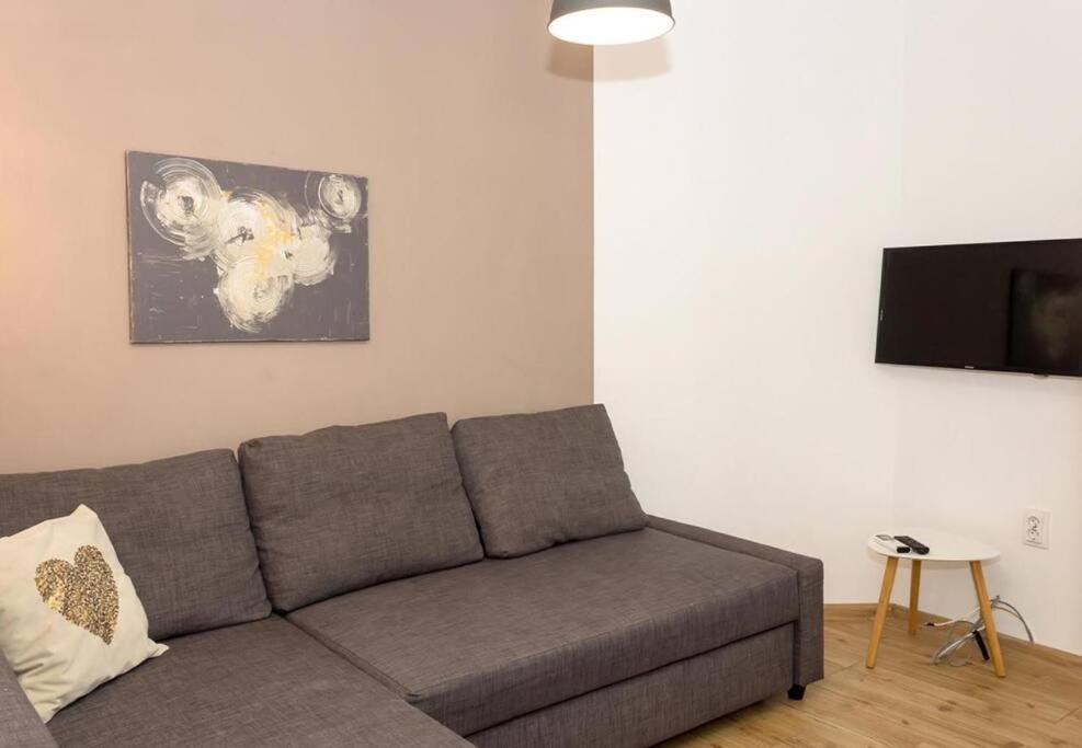 Modern Bright Apartment Close To City Center And Grand Mall Варна Екстериор снимка