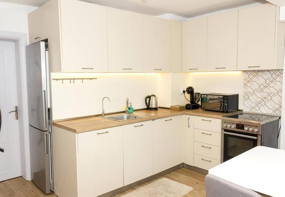 Modern Bright Apartment Close To City Center And Grand Mall Варна Екстериор снимка