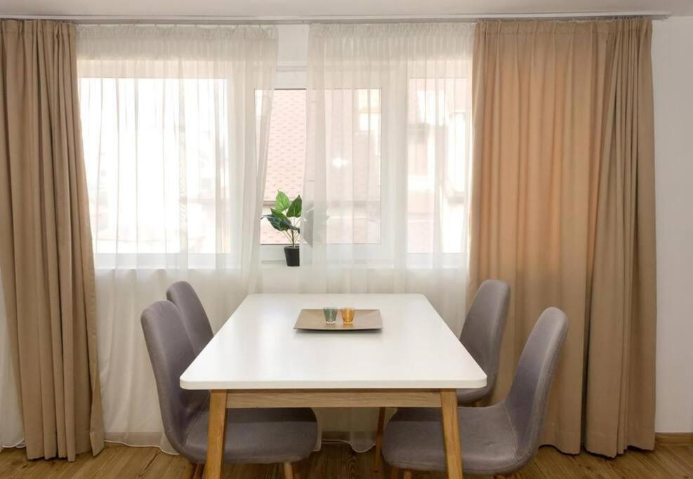 Modern Bright Apartment Close To City Center And Grand Mall Варна Екстериор снимка