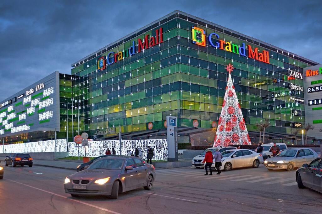 Modern Bright Apartment Close To City Center And Grand Mall Варна Екстериор снимка
