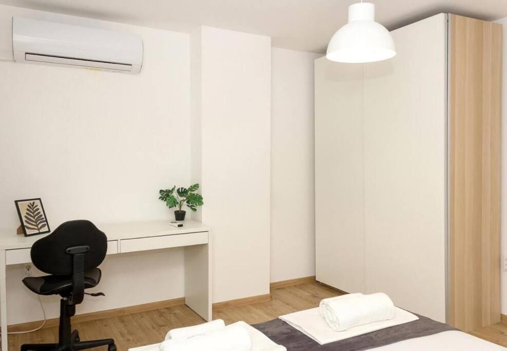 Modern Bright Apartment Close To City Center And Grand Mall Варна Екстериор снимка
