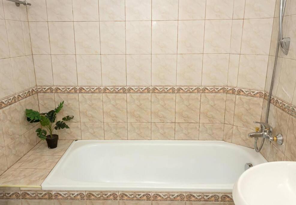 Modern Bright Apartment Close To City Center And Grand Mall Варна Екстериор снимка