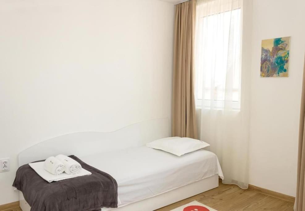 Modern Bright Apartment Close To City Center And Grand Mall Варна Екстериор снимка