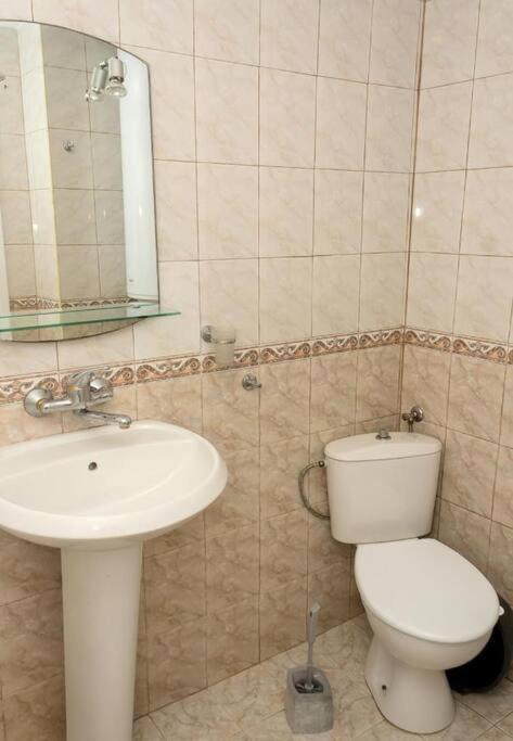 Modern Bright Apartment Close To City Center And Grand Mall Варна Екстериор снимка