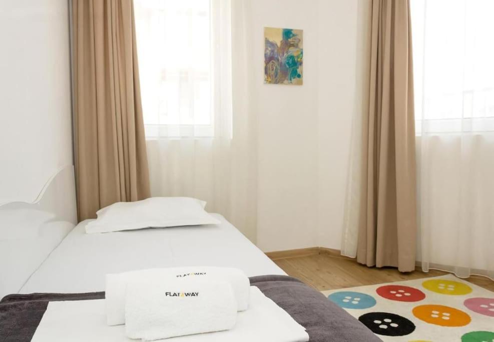 Modern Bright Apartment Close To City Center And Grand Mall Варна Екстериор снимка