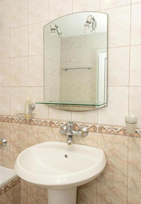 Modern Bright Apartment Close To City Center And Grand Mall Варна Екстериор снимка